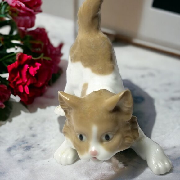 Lladró Collectible "Playful Cat" Figurine #5019 Hand Made Vicente Martinez 1979 - Picture 2 of 15